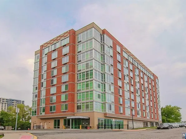 600 12th St APT 902, Palisades Park, NJ 07650