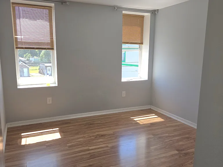 400 Kossuth Ave #2E — Photo 9