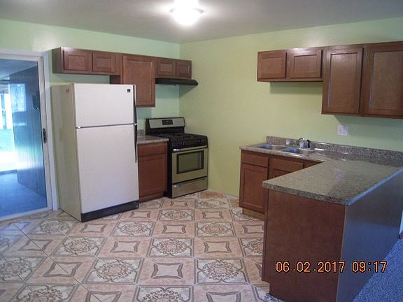 5th image of 28917 Miller Dr