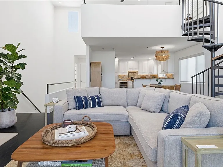 720 Manhattan Beach Blvd — Photo 12