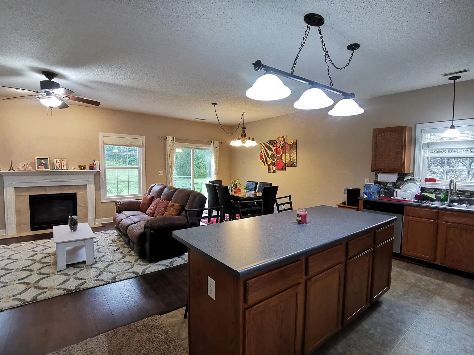 3 bed, 1552 sqft, $1,800 — Photo 3