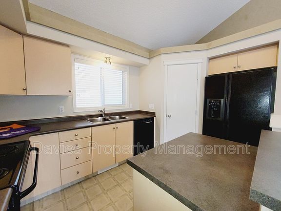 5th image of 3044 Trelle Cres NW