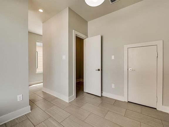 4th image of 412 College Ave