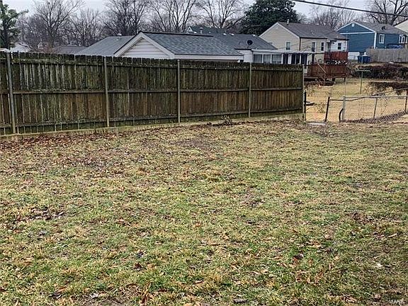 3rd image of 9408 Flora Ave