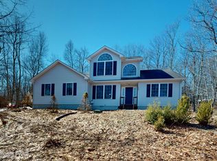 104 Shannon Ct, Bushkill, PA 18324