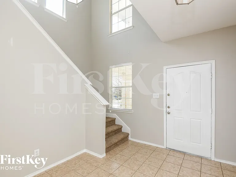 11004 Kinston St — Photo 2