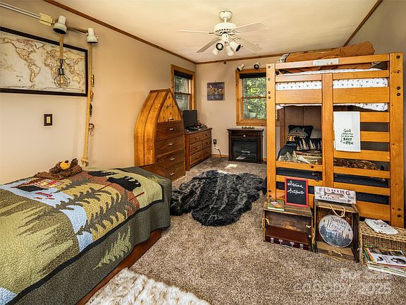 17th image of 50 Holland Ridge Dr