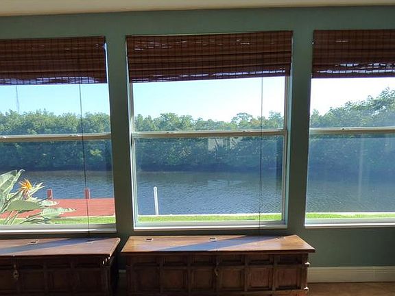 5th image of 9423 Sun Isle Dr NE
