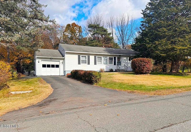 2nd image of 39 Oxford Circle