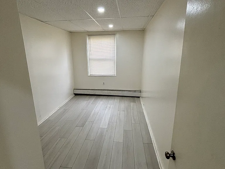 100-106 E Bennett St #6 — Photo 4