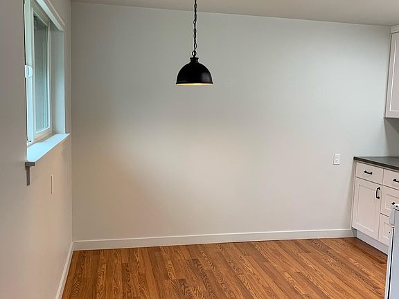4th image of 9827 Dekoven Dr SW