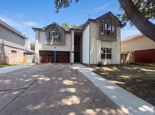 6315 Meadow Glen Dr, Arlington, TX 76018