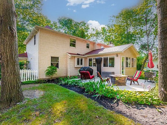3rd image of 110 Parkview Dr