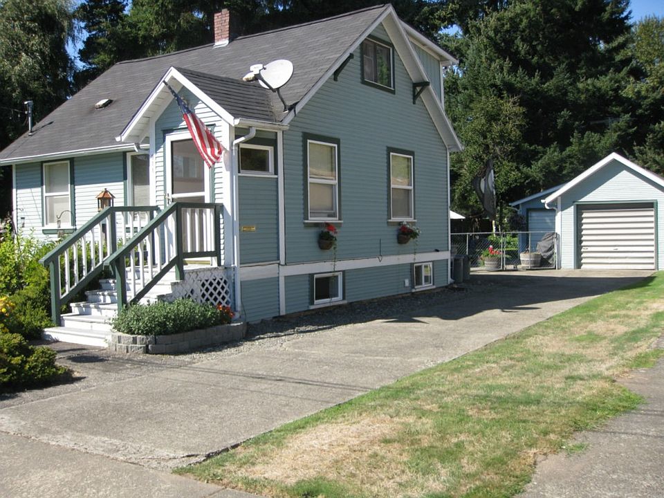 1st image of 811 2nd Ave NE