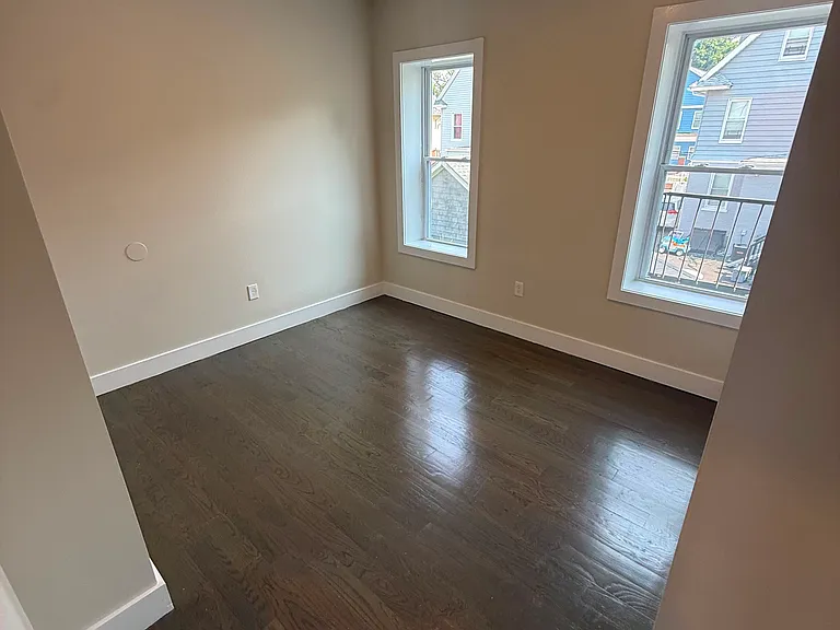 535 Hawthorne Ave #203B — Photo 4
