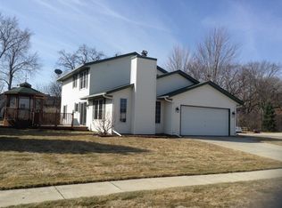 219 Blue Ridge Dr, Oconomowoc, WI 53066