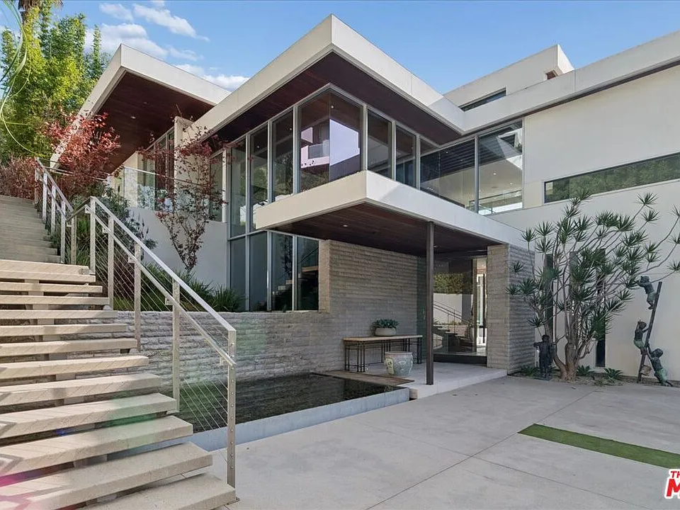 1232 Sunset Plaza Dr
