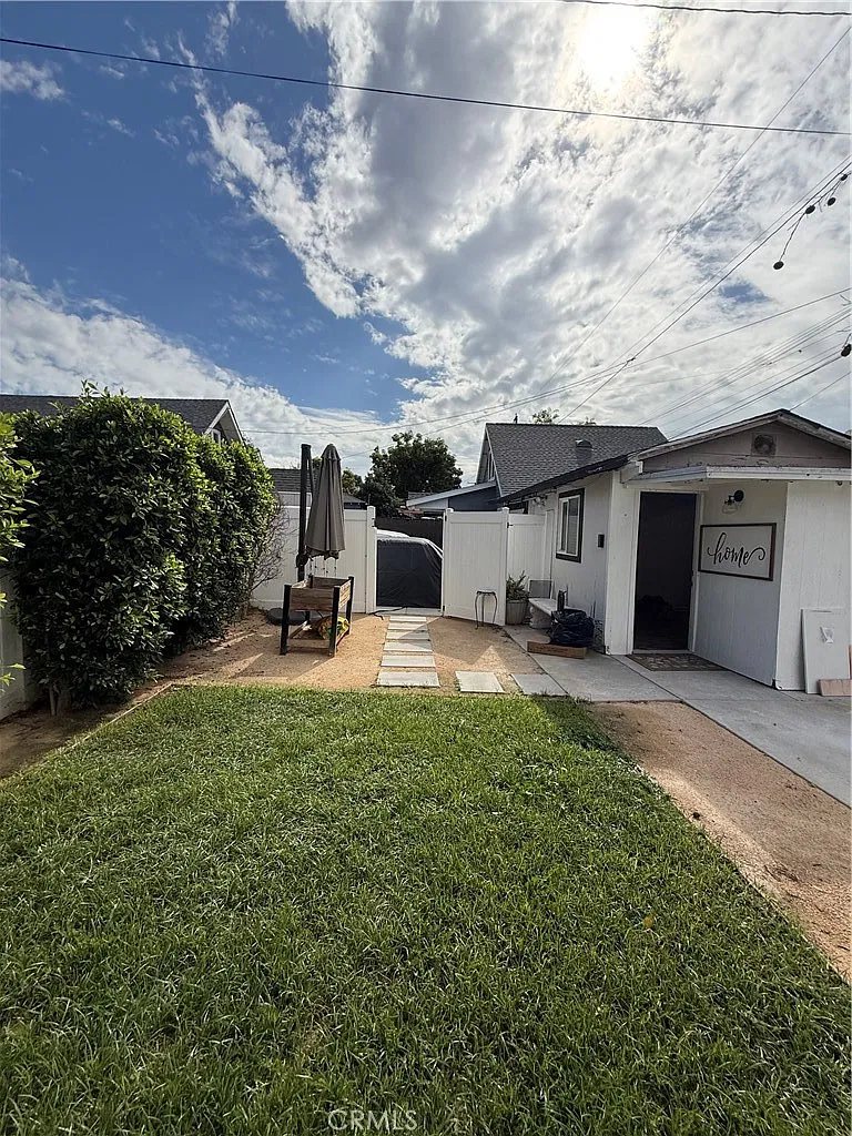 1 bed, 600 sqft, $2,300 — Photo 3