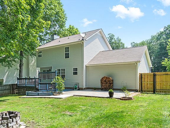 3rd image of 1559 Barrywood Cir W