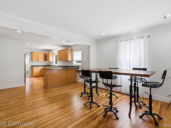 4th image of 411 Pingree Blvd