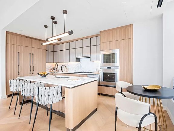 4th image of 515 W 18th St APT 1603