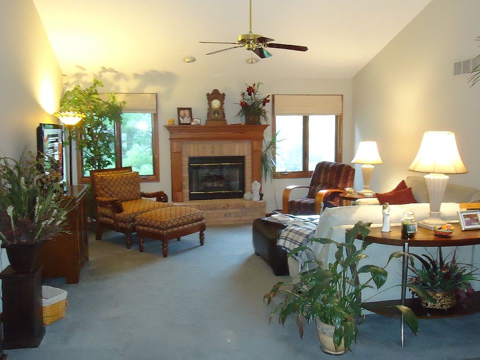22' x 16' living room
