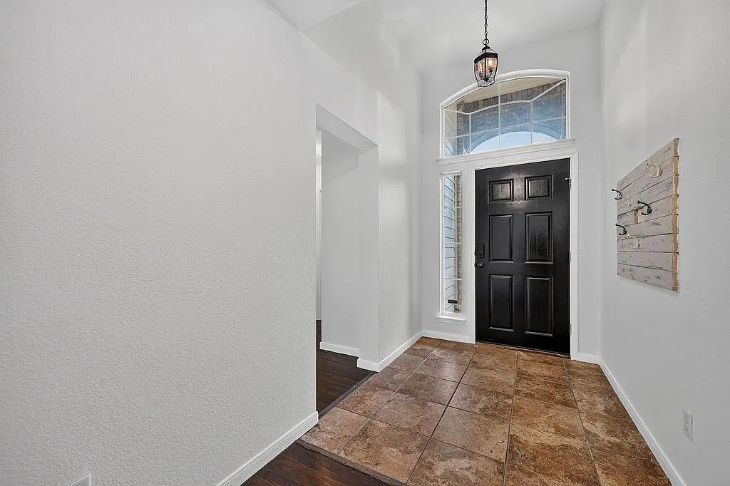 4 bed, 2.0 bath, 1732 sqft, $2,295 — Photo 3