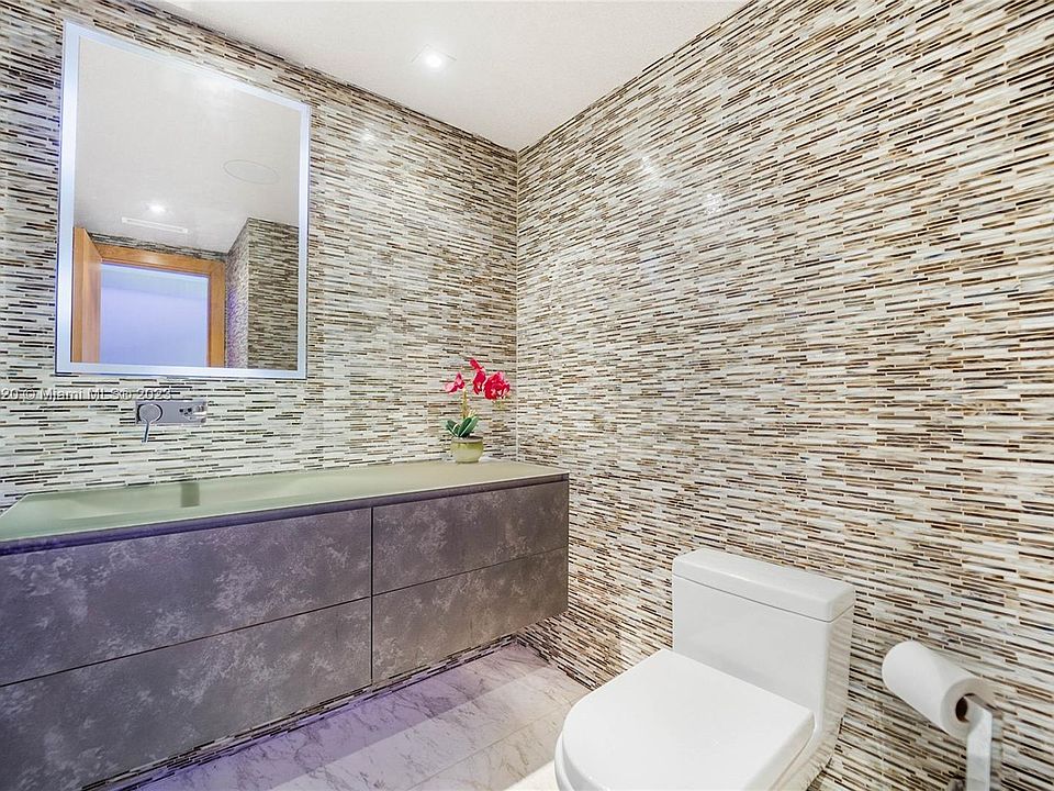 2nd image of 1643 Brickell Ave #260