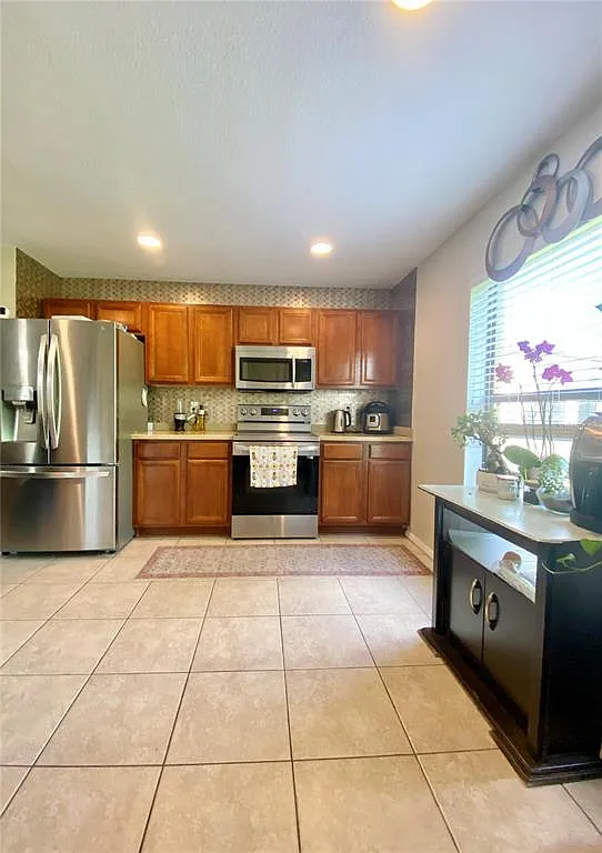 3 bed, 2.5 bath, 1558 sqft, $2,100 — Photo 4