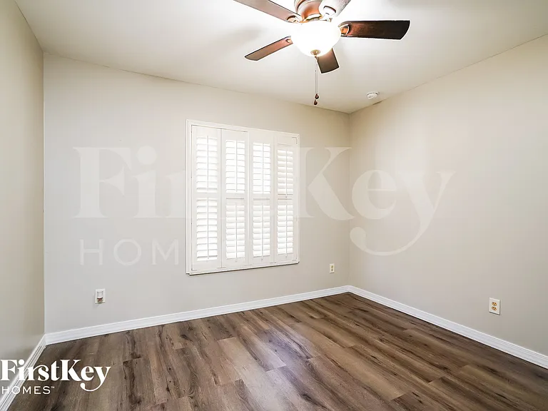 4028 NE 10th Pl — Photo 11