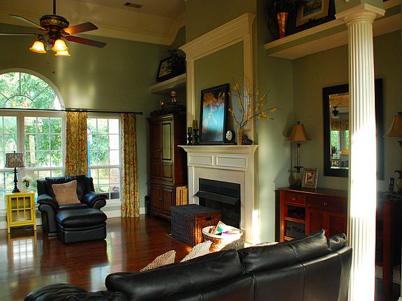 3rd image of 208 Twelve Oaks Dr
