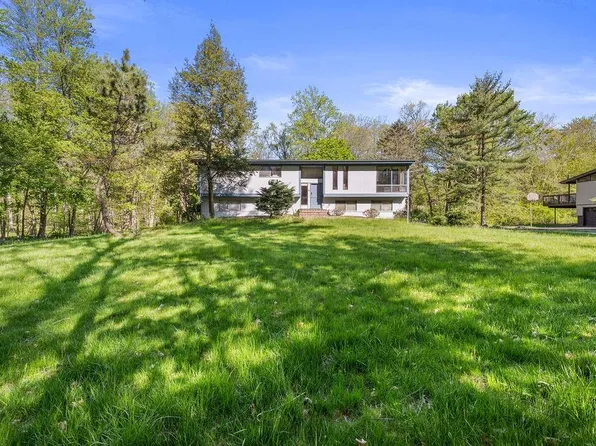 8 Astri Court, Suffern, NY 10901