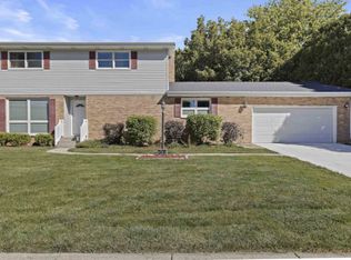 305 Ridge Rd, Rochelle, IL 61068