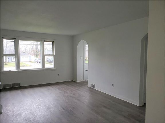 4th image of 2709 W 32nd St