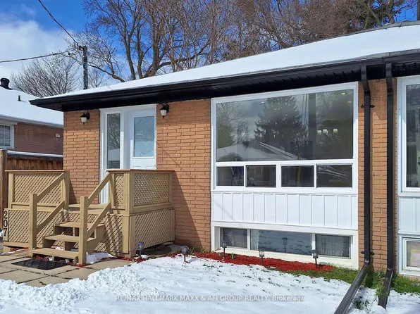 207 Septonne Ave, Newmarket, ON L3Y 2W5