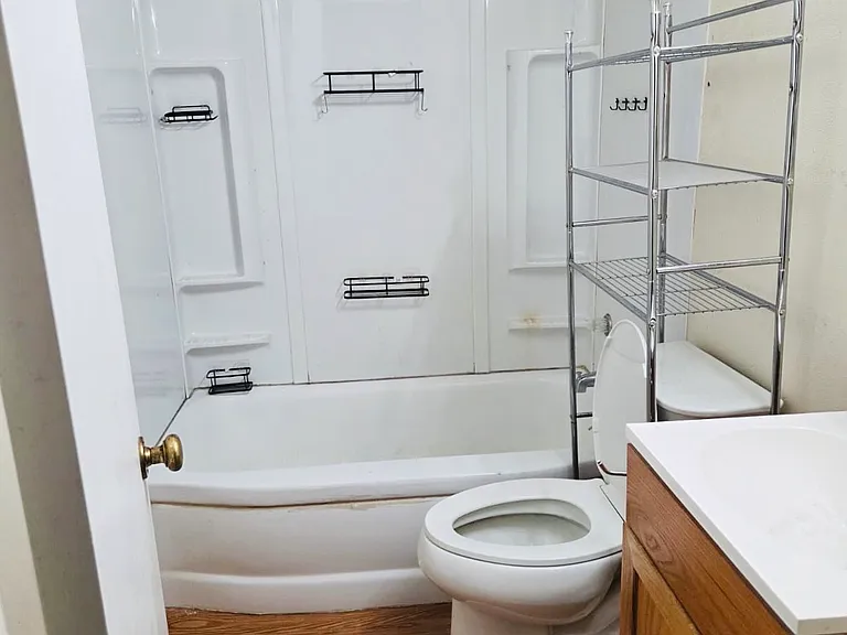 49 Nolan Dr #5H — Photo 10