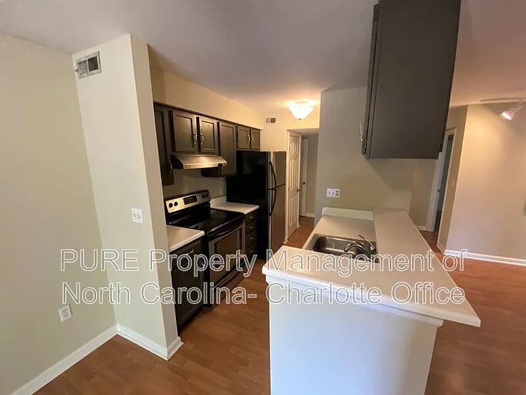 415 W 8th St #E — Photo 10