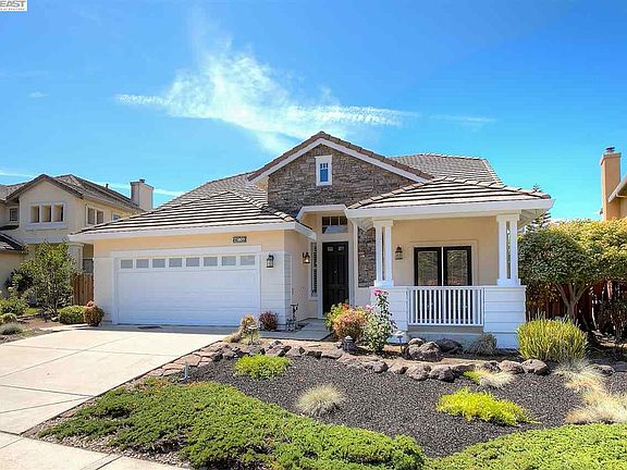 2nd image of 25109 Valley Oak Dr