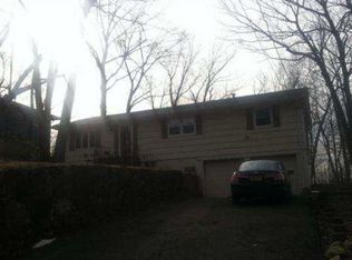 2 Hickory Rd, Sloatsburg, NY 10974