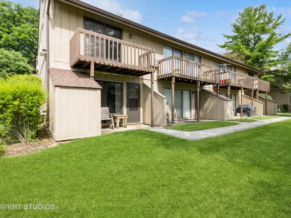 64 Aspen Colony APT 4, Fox Lake, IL 60020
