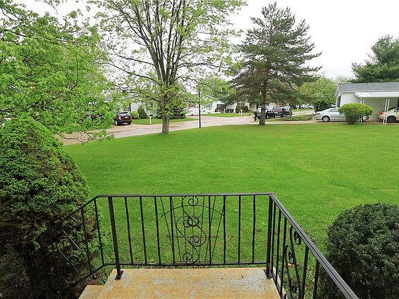 4th image of 700 Brookside Dr
