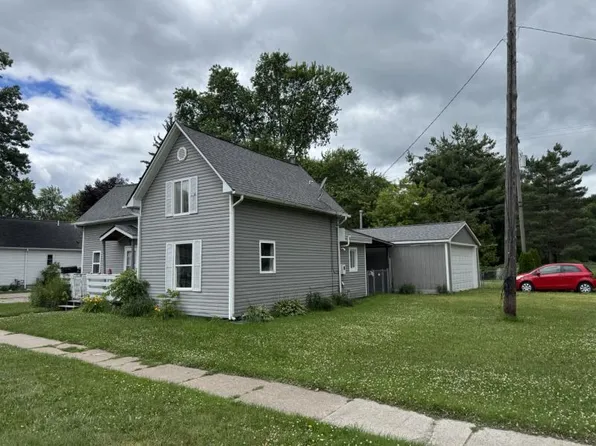1019 State St, Algonac, MI 48001
