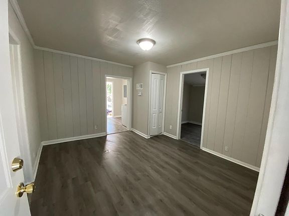 4th image of 584 E 56th St