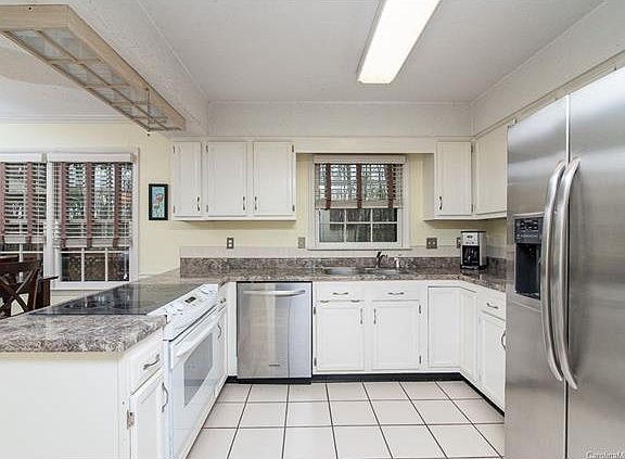4th image of 1425 Longbrook Dr
