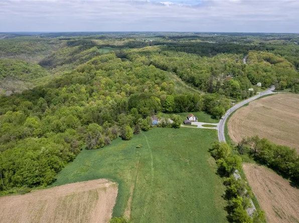 6558 Tuscarawas Rd, Midland, PA 15059