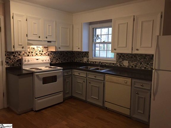 5th image of 209 Woodleigh Dr