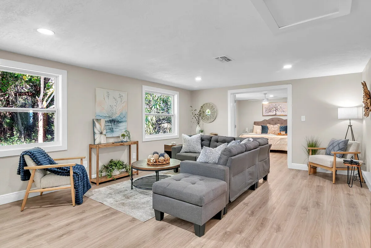 3 bed, 2.0 bath, 1652 sqft, $2,300 — Photo 3