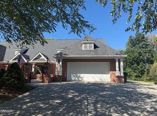 1056 Fine Glen Dr, Sevierville, TN 37862