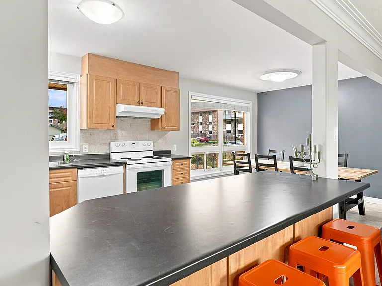 240 Lakeshore Rd #1 — Photo 5