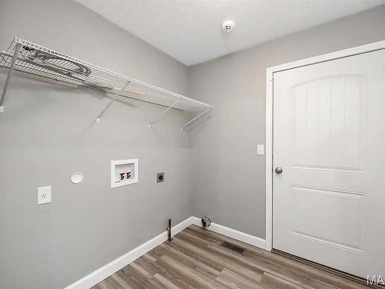 407 Sammy Ln — Photo 31